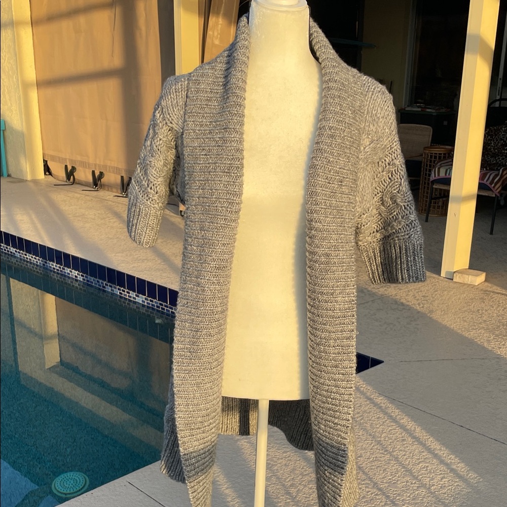 Ann Taylor Elegant Light Gray Cable Knit Luxury Layering Cardigan SZ M.